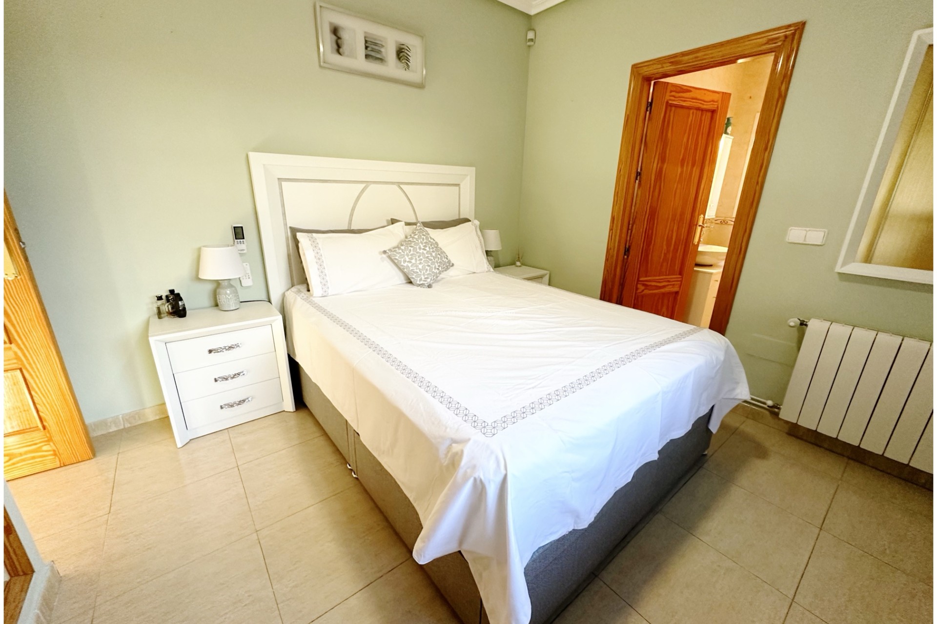 Resale - Villa - Lo Santiago - Inland