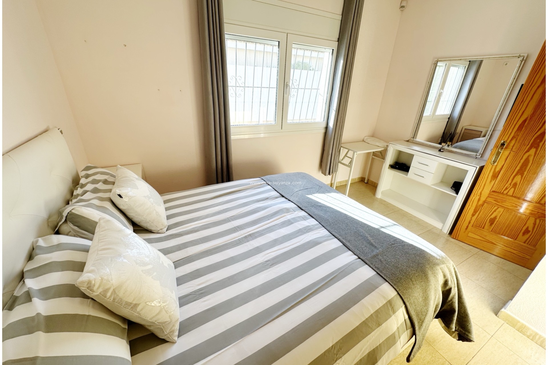 Resale - Villa - Lo Santiago - Inland