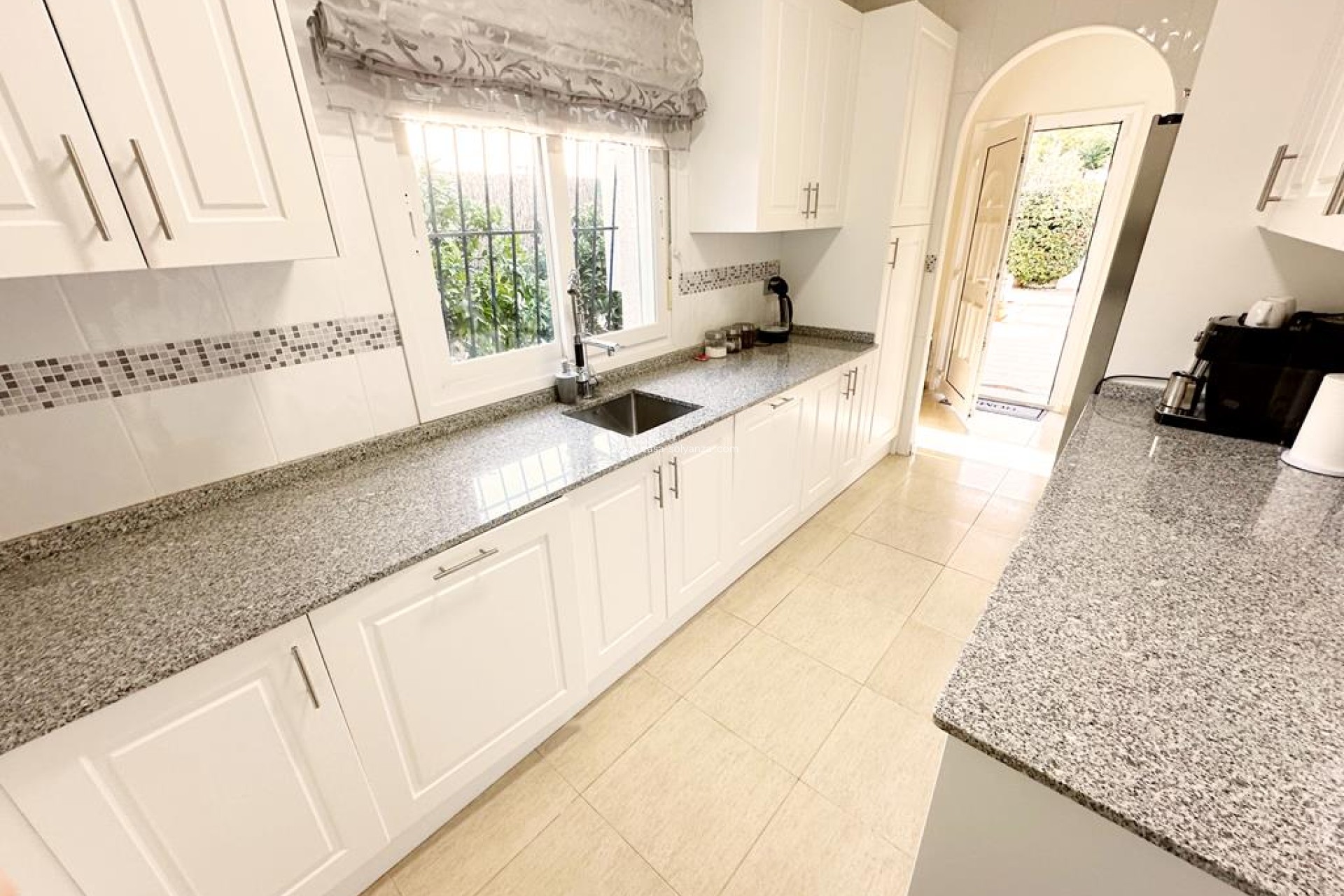 Resale - Villa - Lo Santiago - Inland