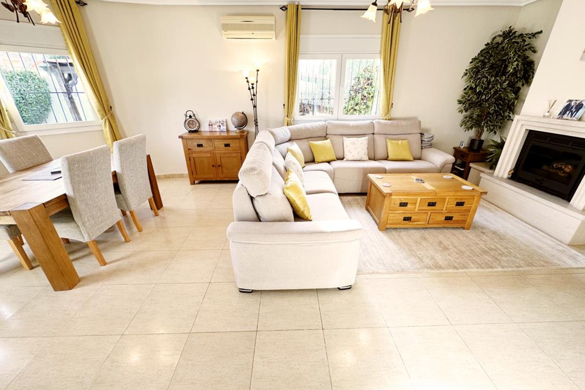 Resale - Villa - Lo Santiago - Inland