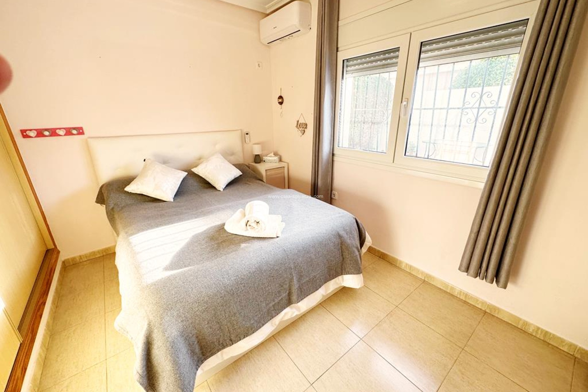 Resale - Villa - Lo Santiago - Inland