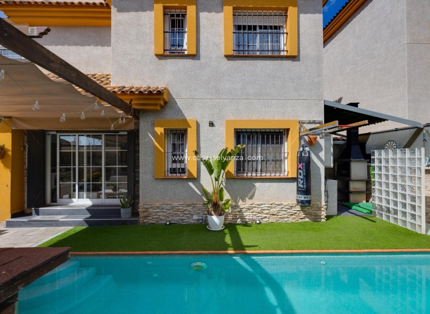 Resale - Villa - Los Montesinos - La Herrada