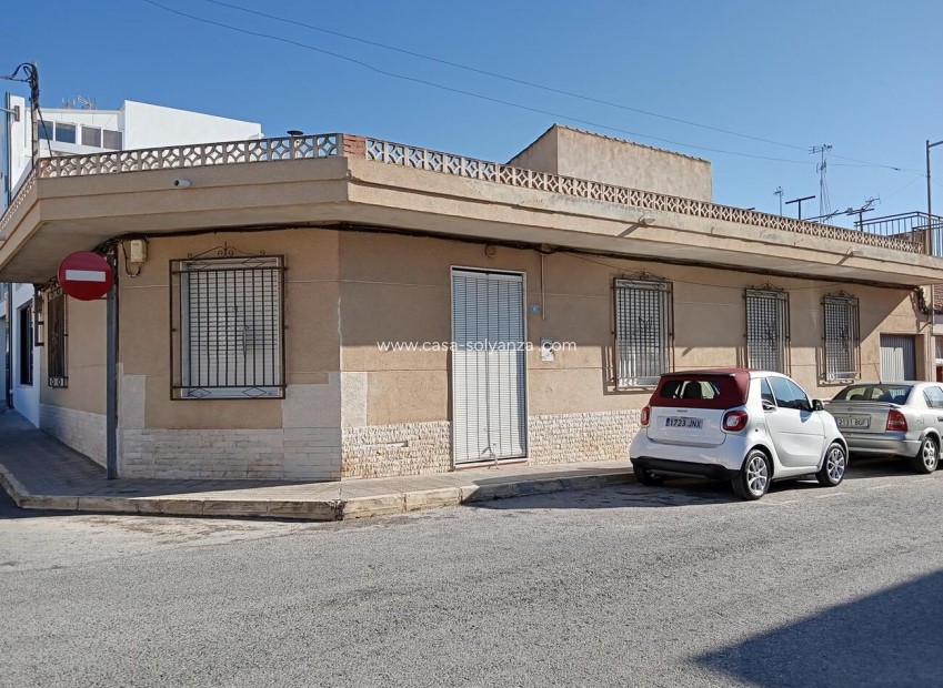 Resale - Villa - Los Montesinos - PUEBLO CENTRO