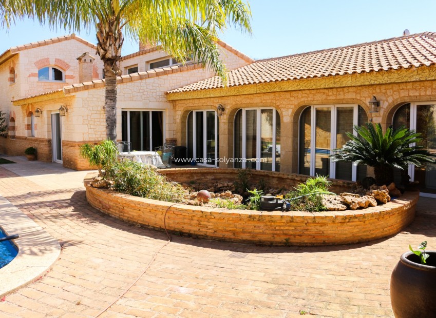 Resale - Villa - Los Urrutias