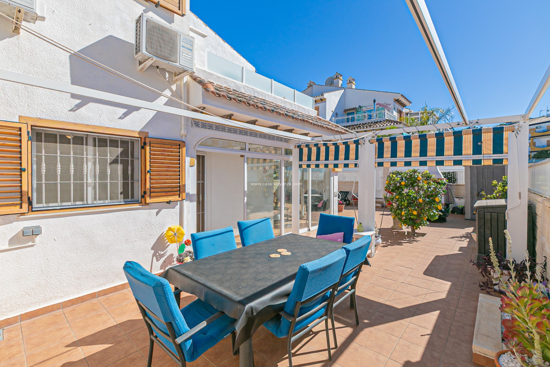 Resale - Villa - Mil Palmeras - Riomar