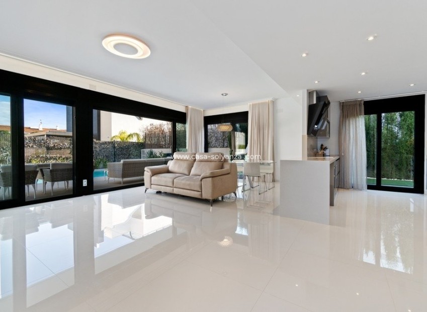 Resale - Villa - Orihuela Costa - Agua Marina