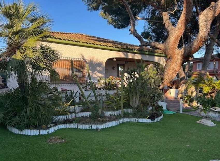Resale - Villa - Orihuela Costa - Altos De Campoamor