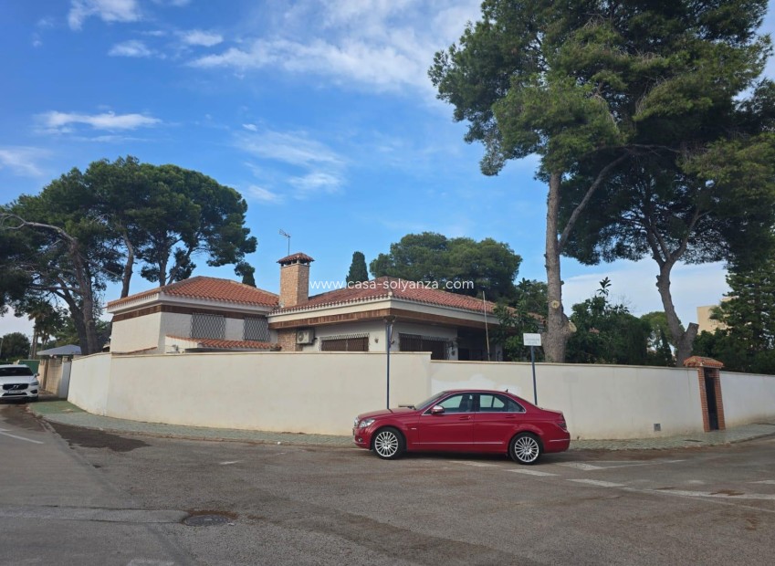Resale - Villa - Orihuela Costa - Campoamor