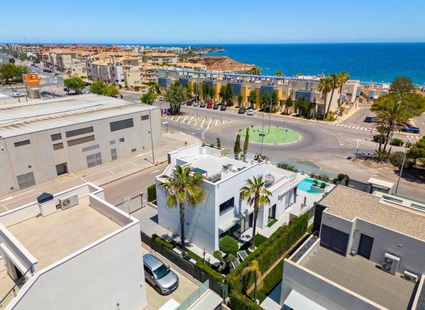 Resale - Villa - Orihuela Costa - Campoamor