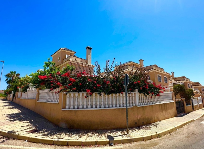 Resale - Villa - Orihuela Costa - La Regia