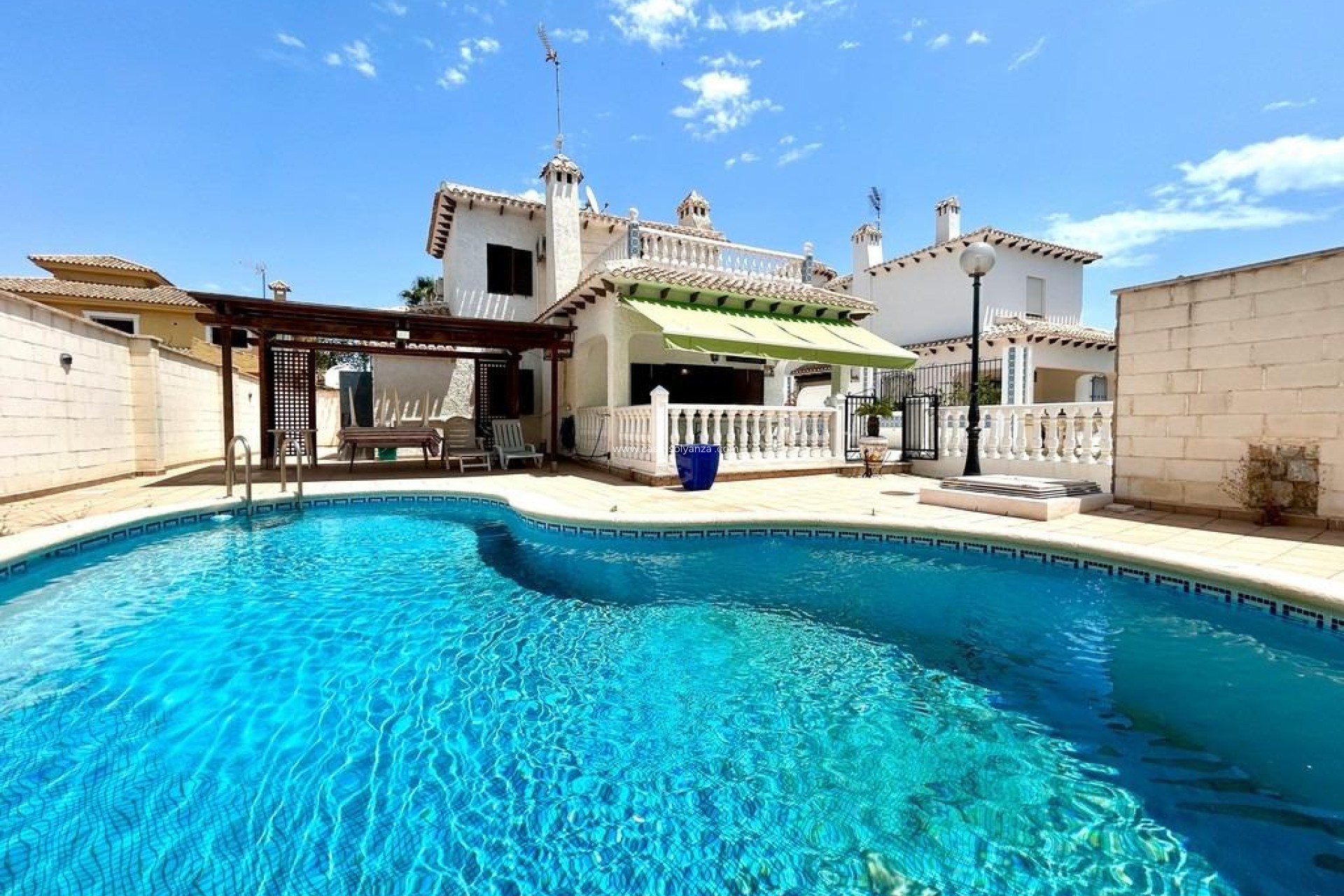 Resale - Villa - Orihuela Costa - La Zenia