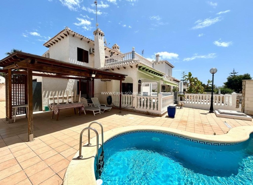 Resale - Villa - Orihuela Costa - La Zenia