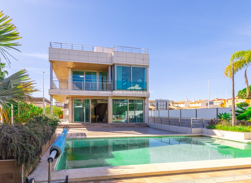 Resale - Villa - Orihuela Costa - La Zenia