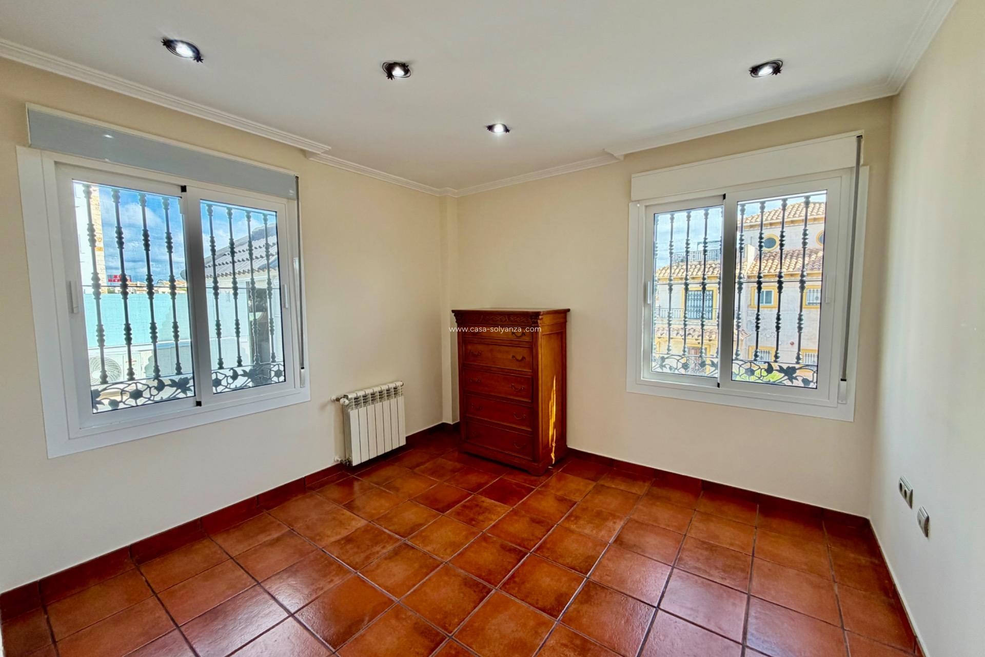 Resale - Villa - Orihuela Costa - La Zenia