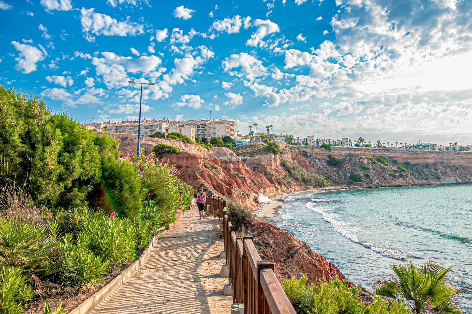 Resale - Villa - Orihuela Costa - La Zenia