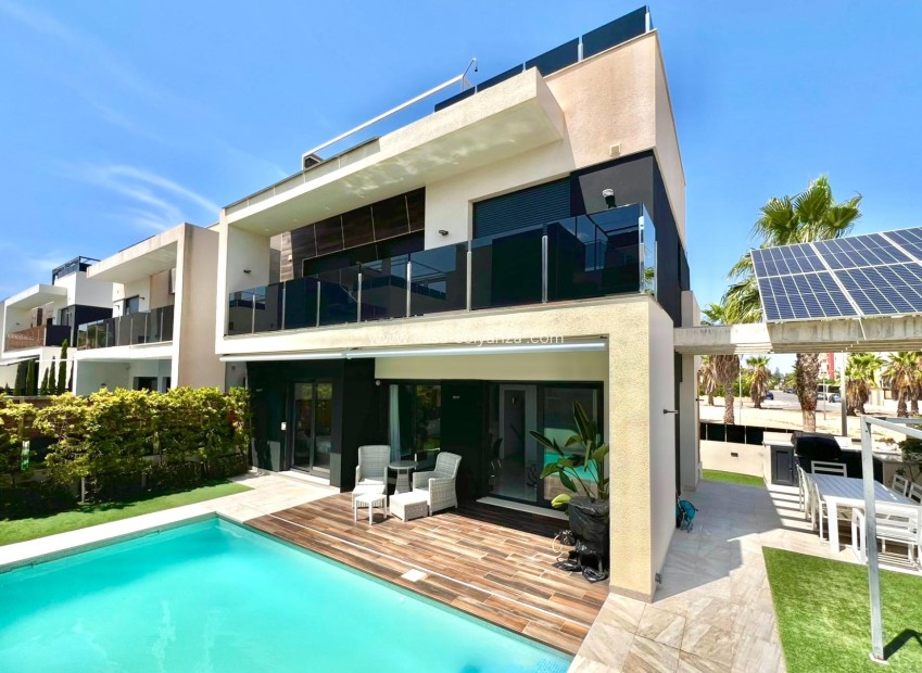 Resale - Villa - Orihuela Costa - Lomas de Cabo Roig