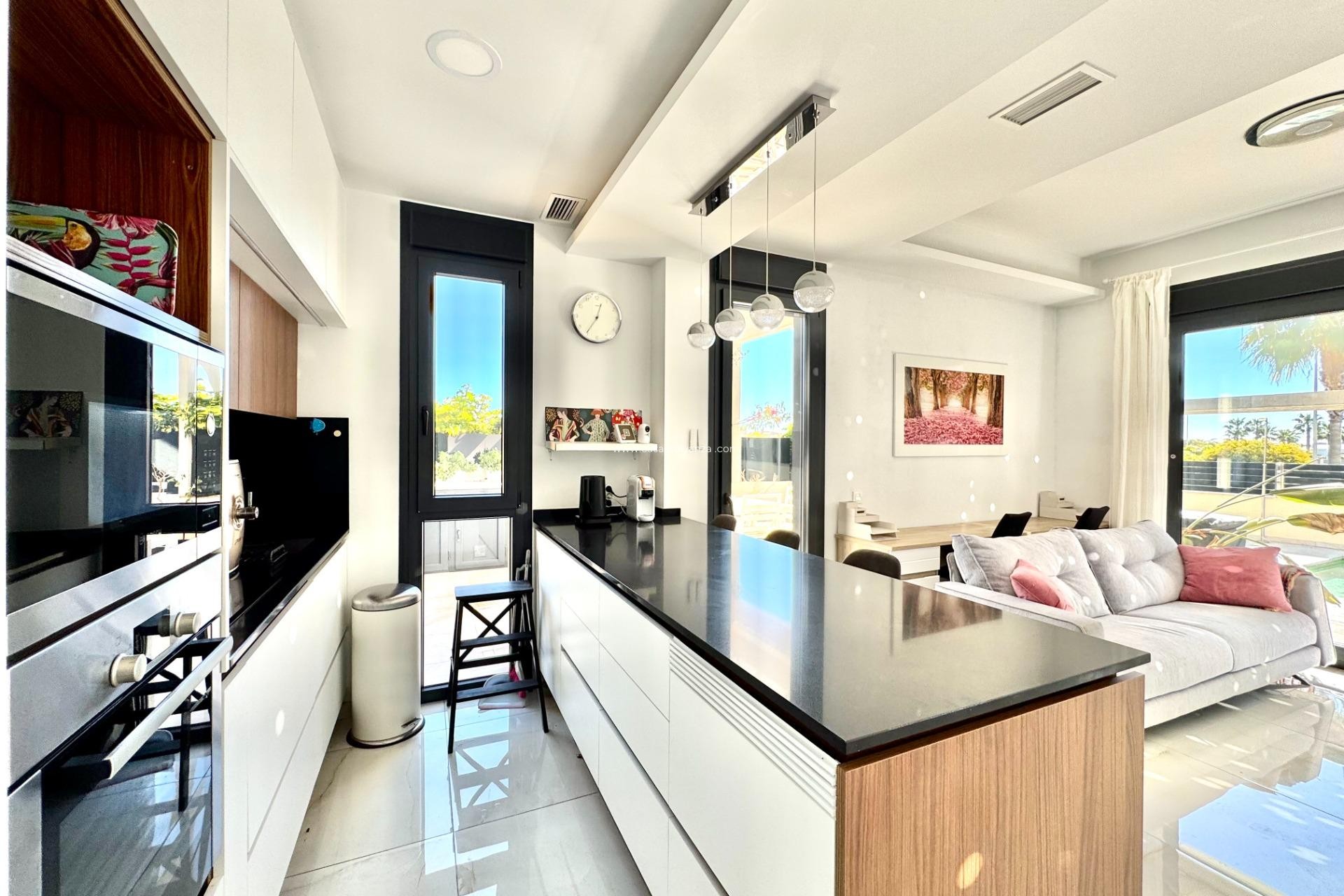 Resale - Villa - Orihuela Costa - Lomas de Cabo Roig