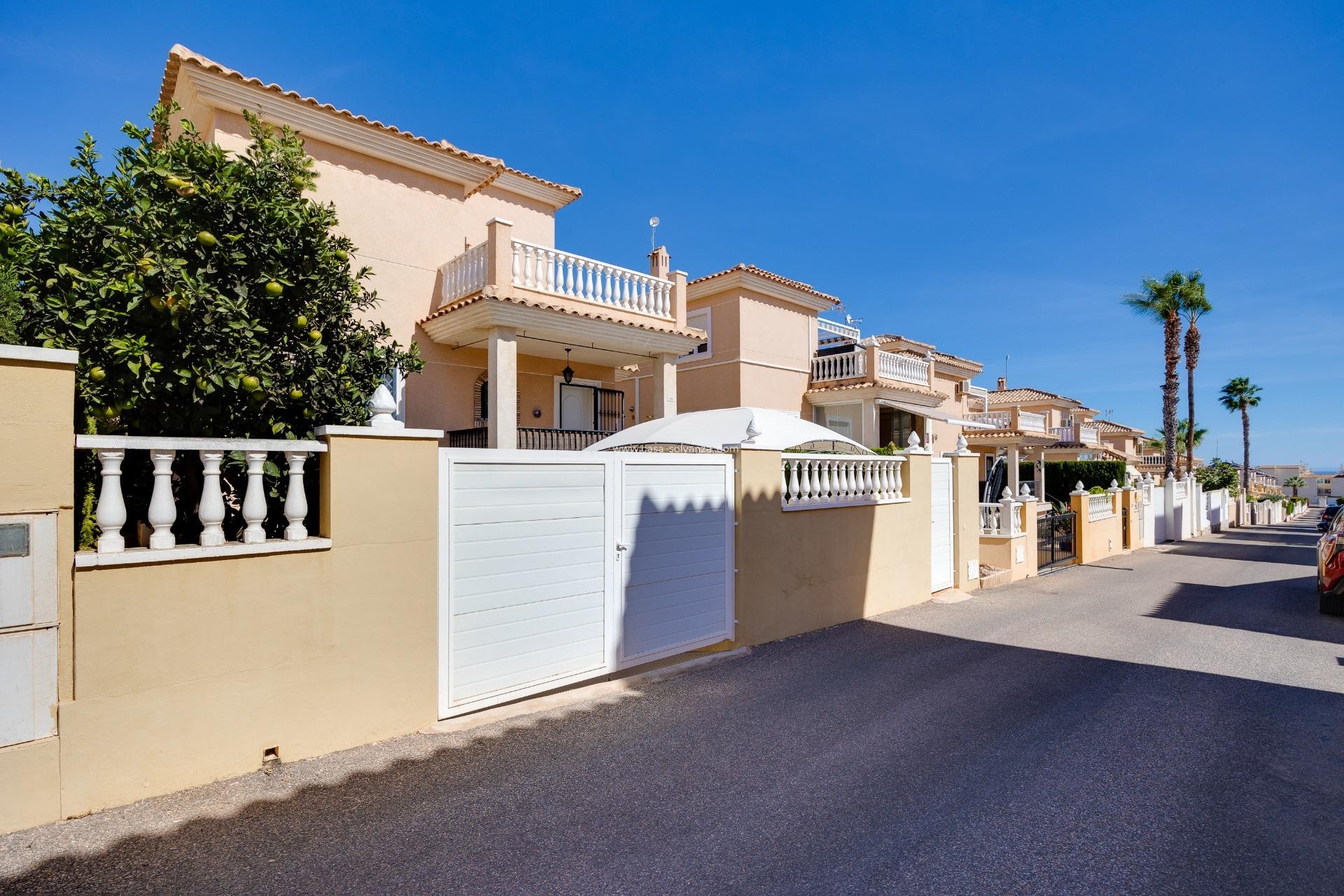 Resale - Villa - Orihuela Costa - Urbanización Perla del Mar