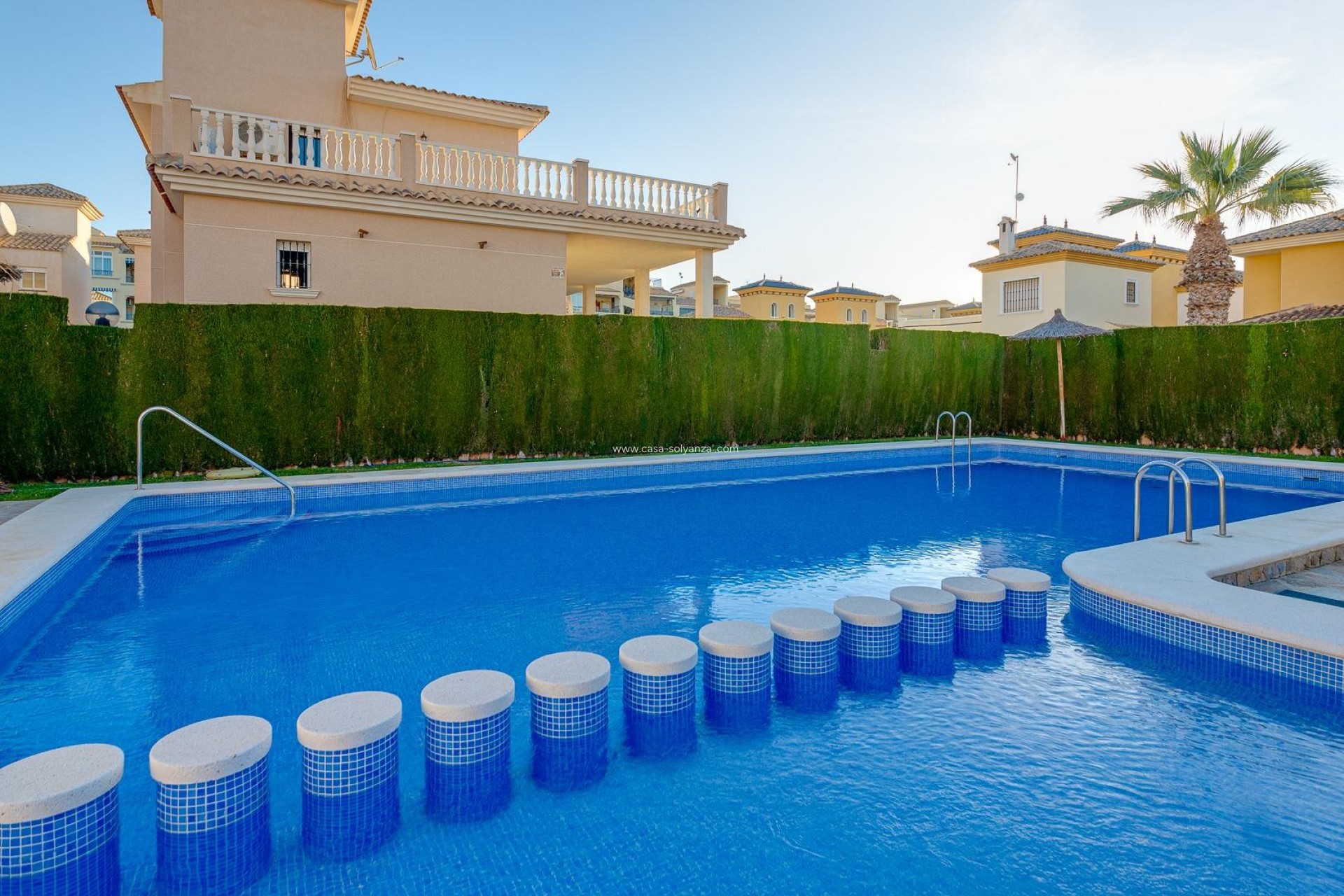 Resale - Villa - Orihuela Costa - Urbanización Perla del Mar