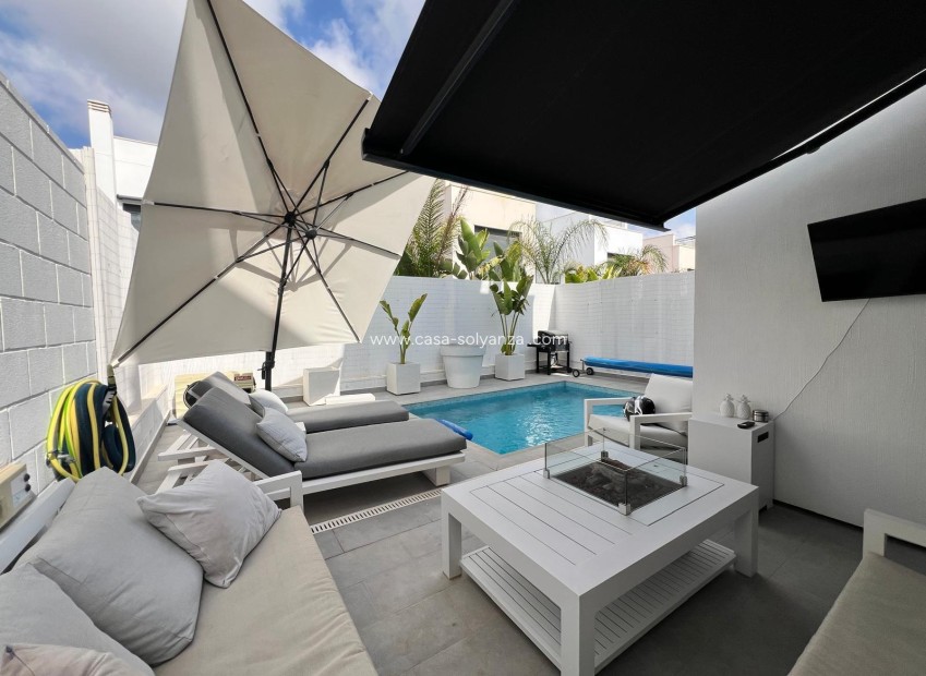 Resale - Villa - Orihuela Costa - Villamartín