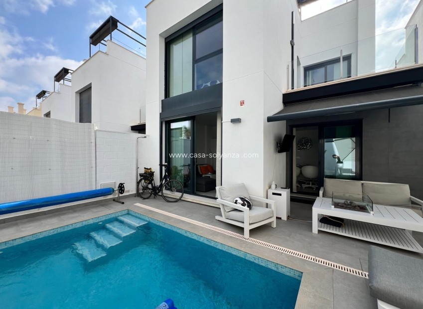 Resale - Villa - Orihuela Costa - Villamartín