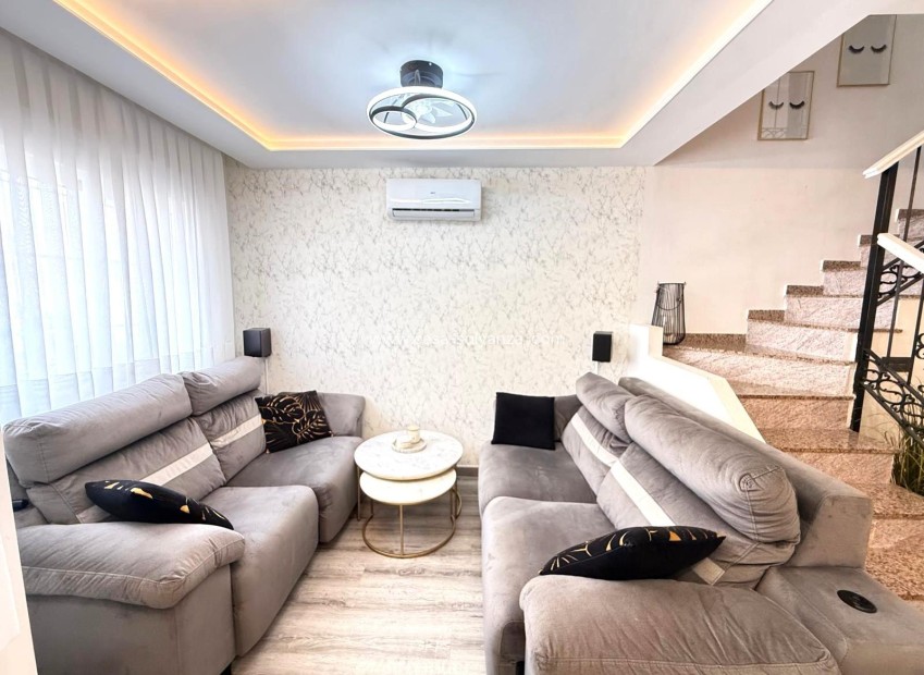 Resale - Villa - Orihuela Costa - Villamartín