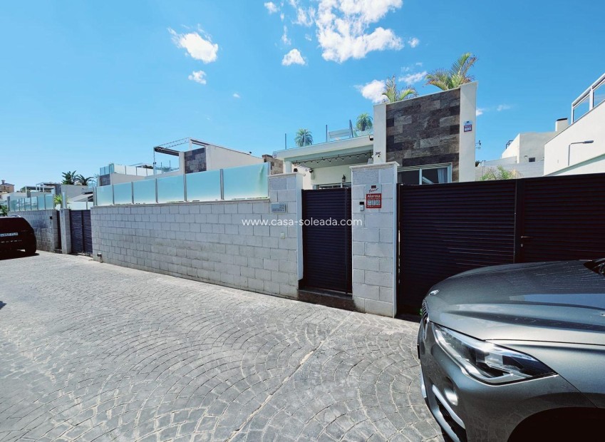 Resale - Villa - Orihuela Costa - Villamartín