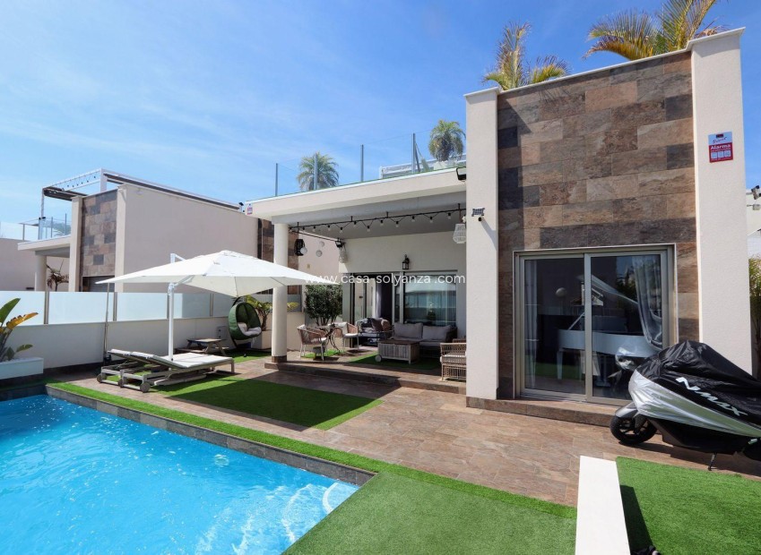 Resale - Villa - Orihuela Costa - Villamartín