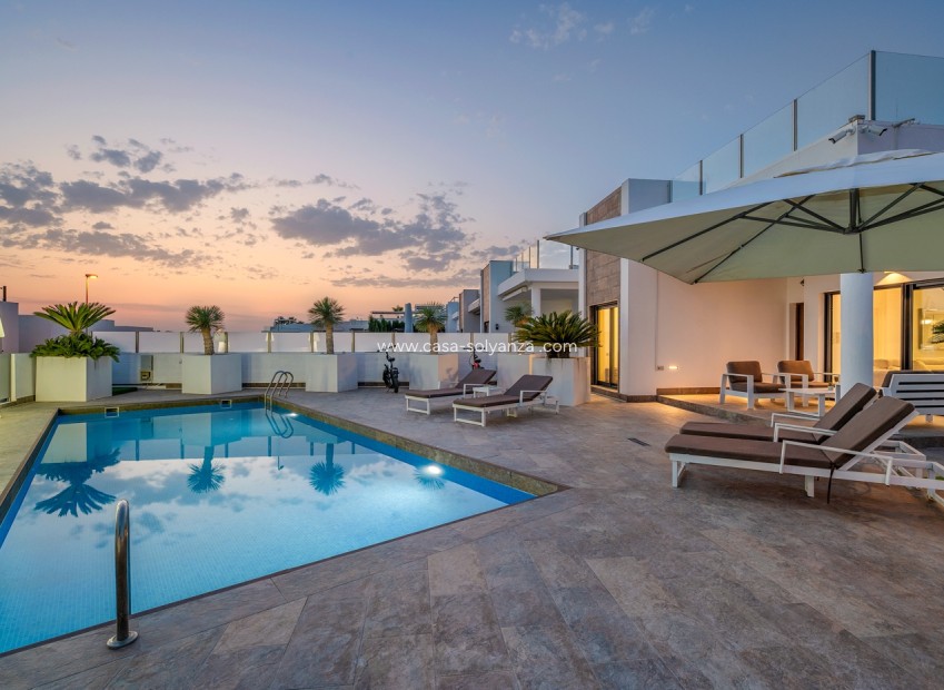 Resale - Villa - Orihuela Costa - Villamartín