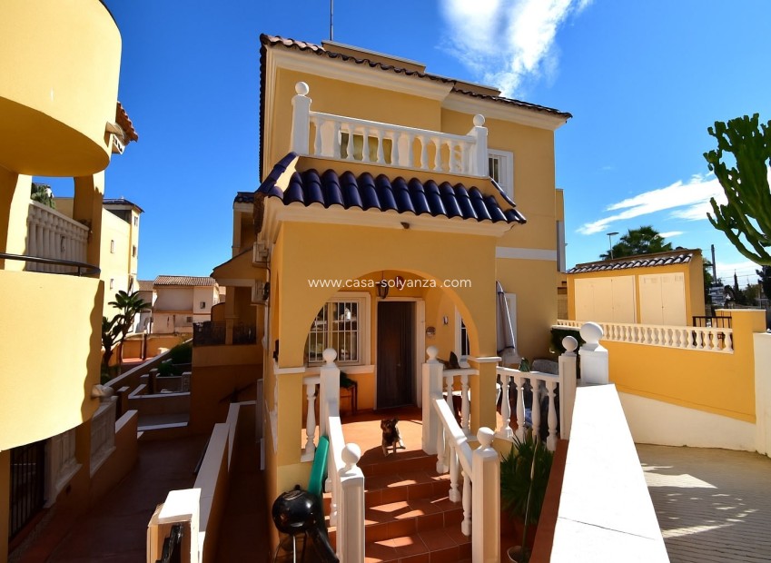 Resale - Villa - Orihuela Costa - Villamartín