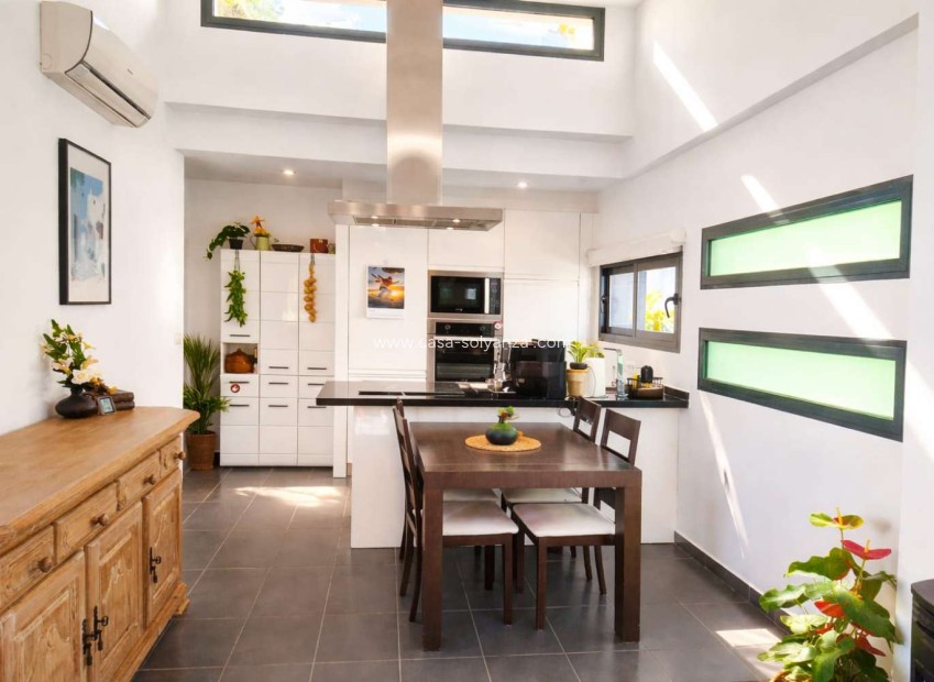 Resale - Villa - Orihuela - Orihuela Costa