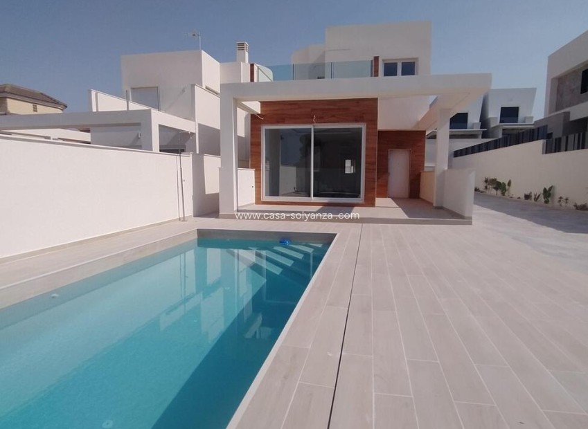 Resale - Villa Penthouse - Torrevieja - Aguas nuevas