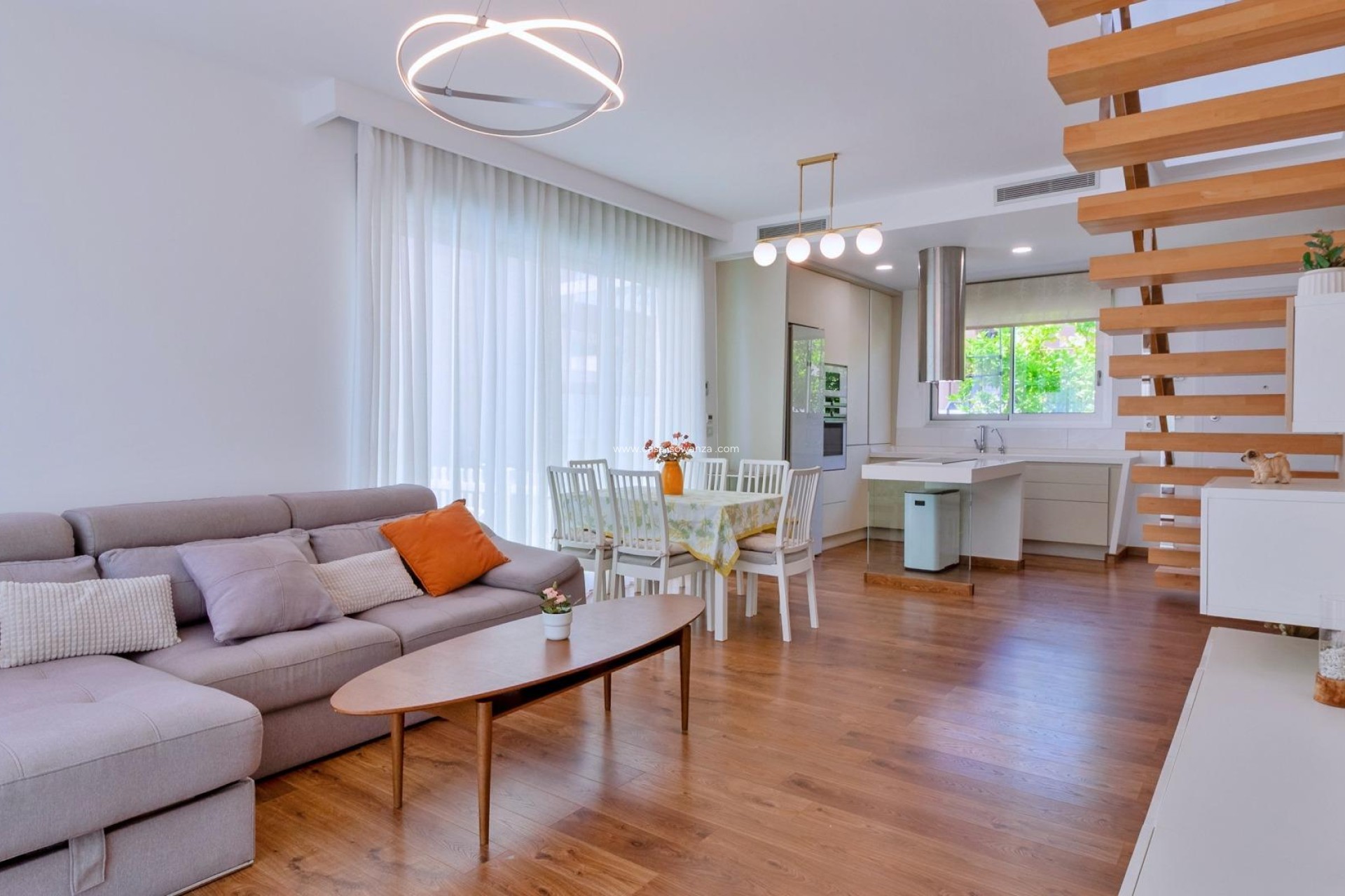 Resale - Villa - Pilar de la Horadada - Pueblo Latino