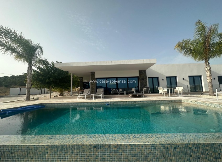 Resale - Villa - Pinoso - Inland