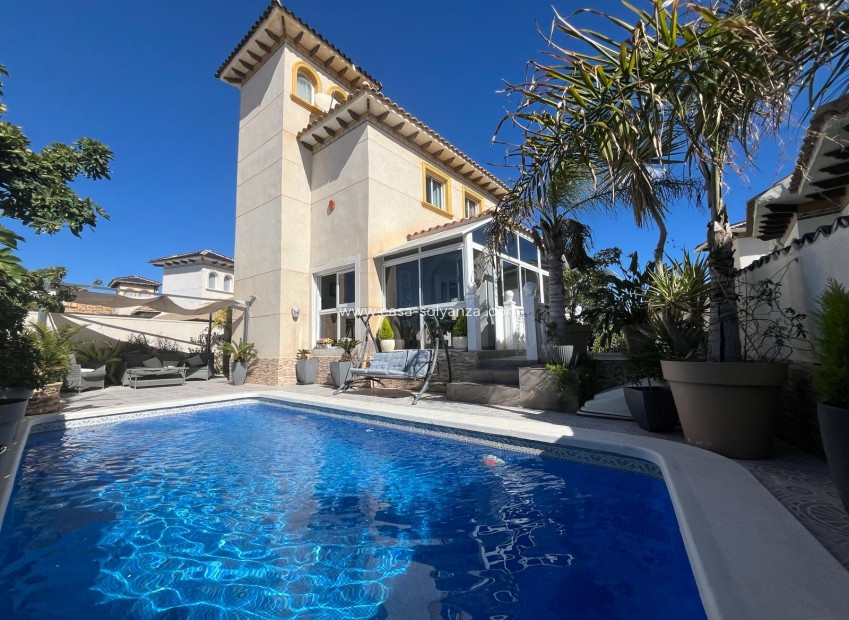 Resale - Villa - Playa Flamenca - Orihuela Costa