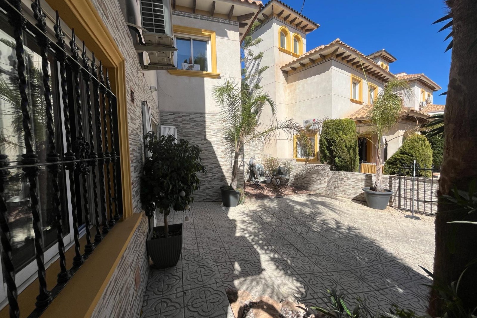 Resale - Villa - Playa Flamenca - Orihuela Costa