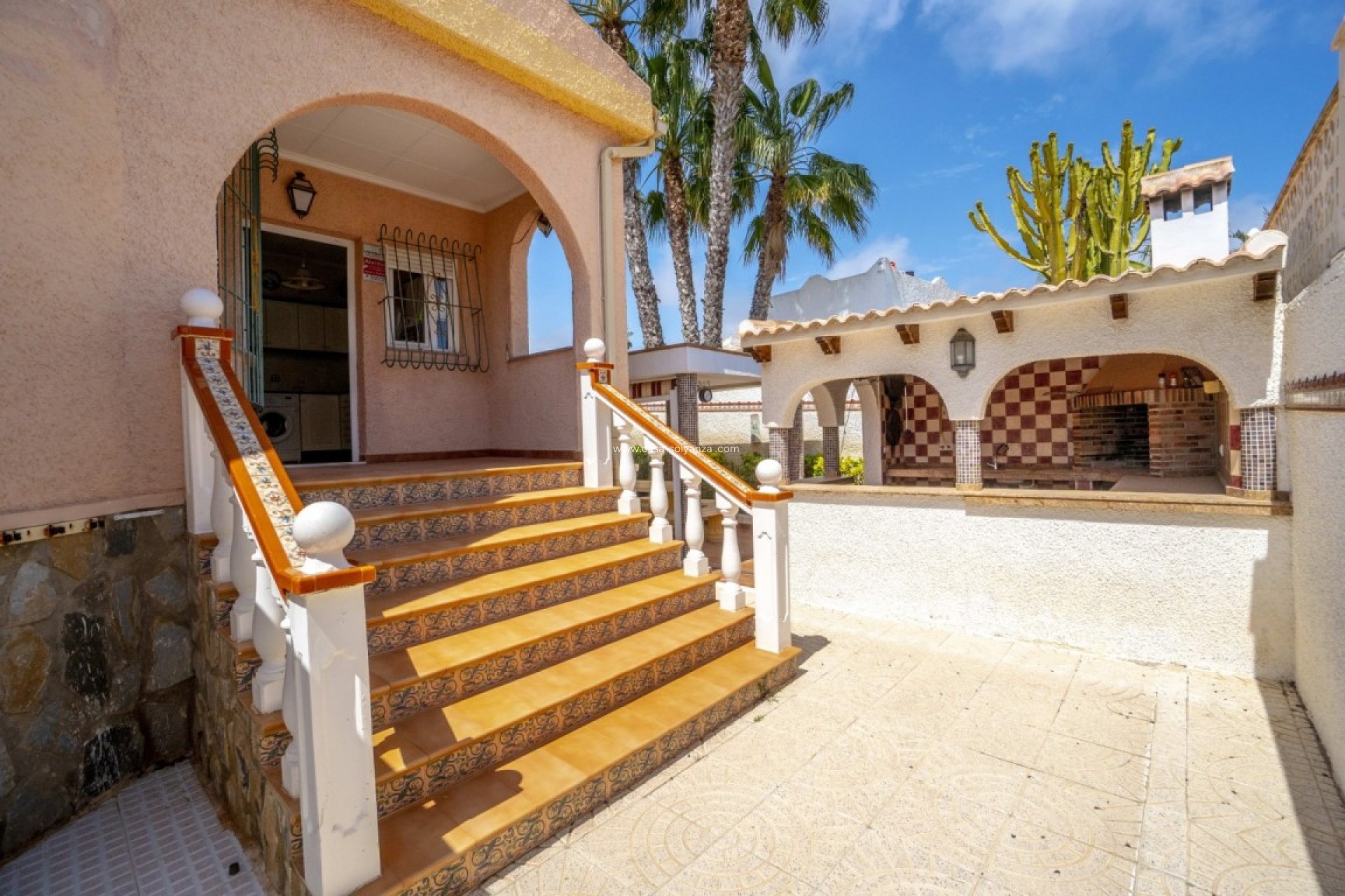 Resale - Villa - San Luis - Inland