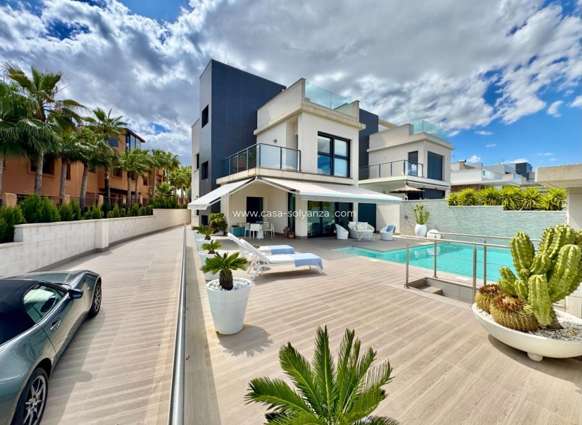 Resale - Villa - San Miguel de Salinas - Bellavista