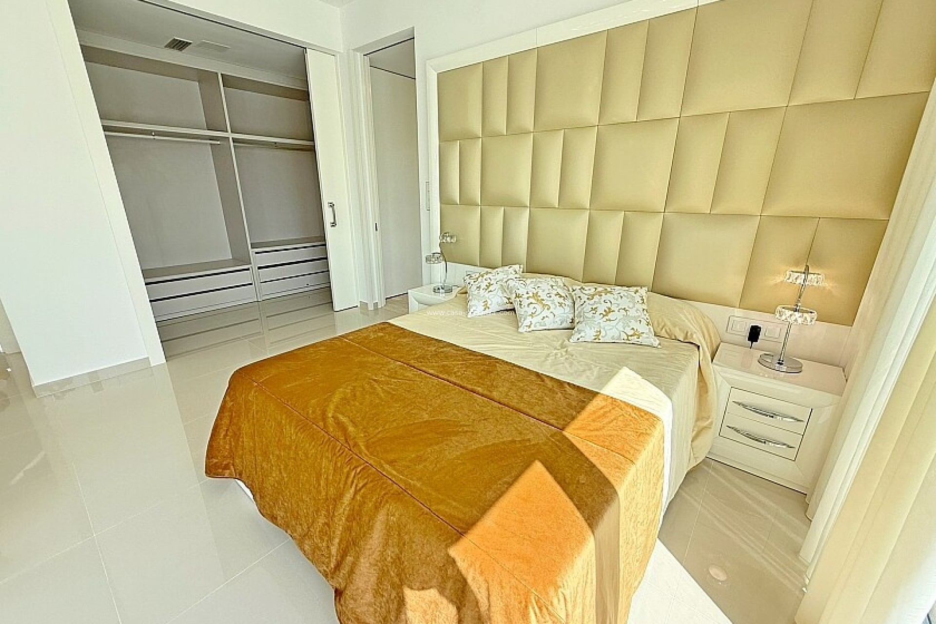 Resale - Villa - San Miguel de Salinas - Mirador De San Miguel