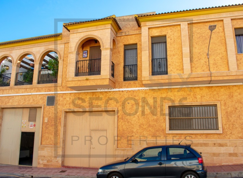 Resale - Villa / Semi detached - Guardamar del Segura