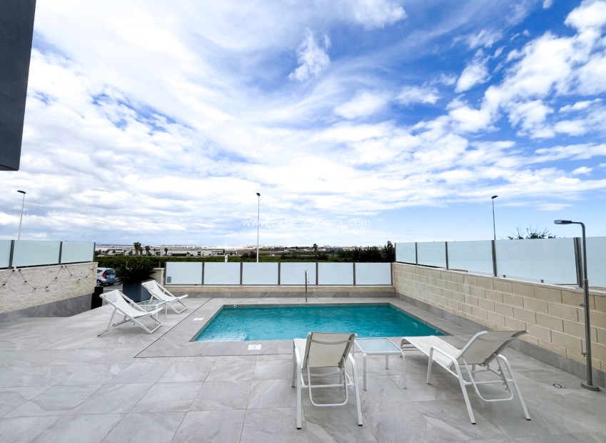 Resale - Villa / Semi detached - Torrevieja - Los Altos