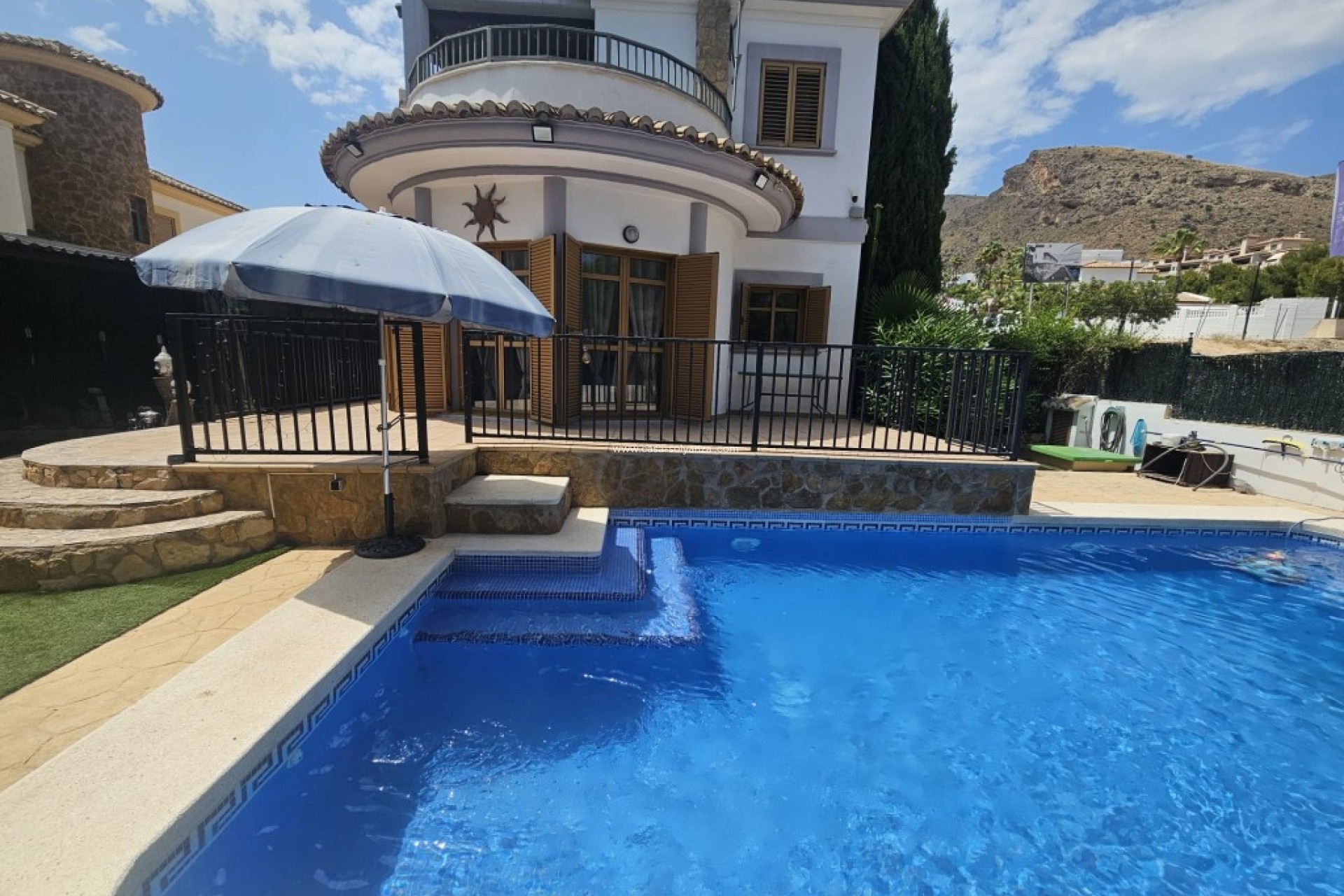 Resale - Villa - Sierra Cortina - Inland