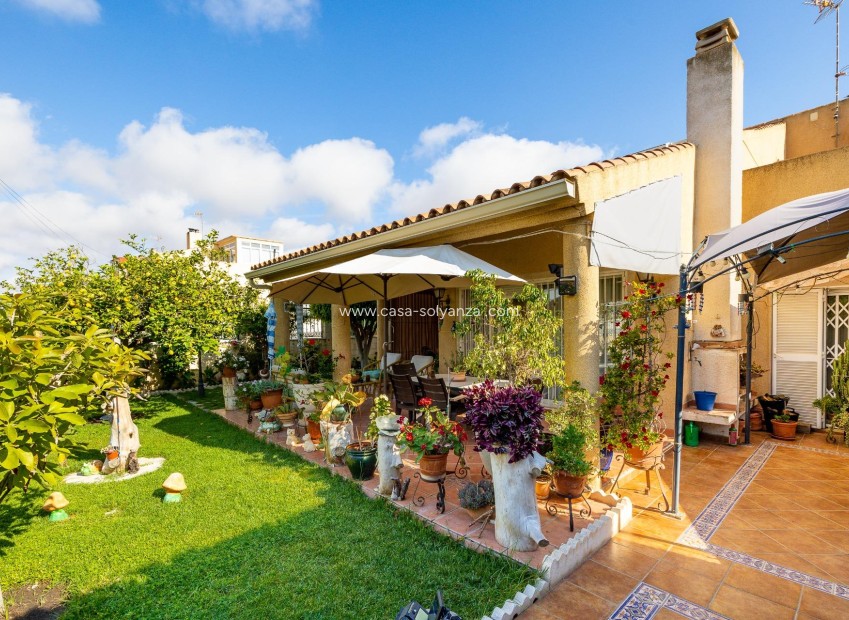 Resale - Villa - Torrevieja - Aguas nuevas