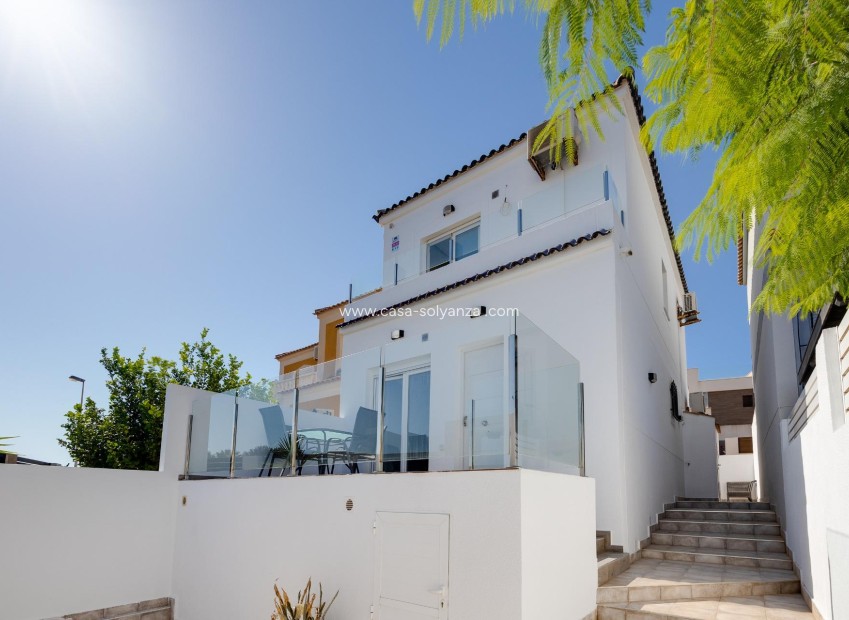 Resale - Villa - Torrevieja - Aguas nuevas