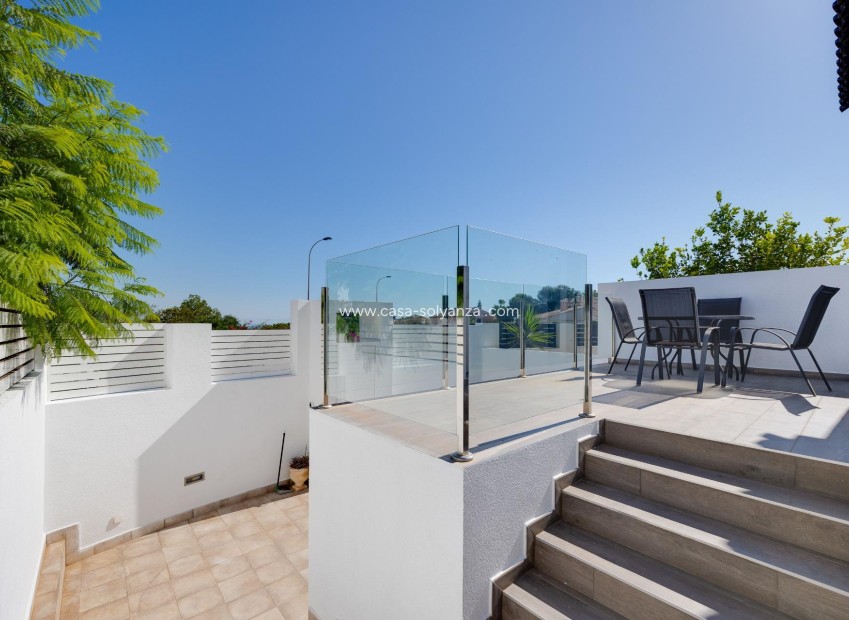 Resale - Villa - Torrevieja - Aguas nuevas