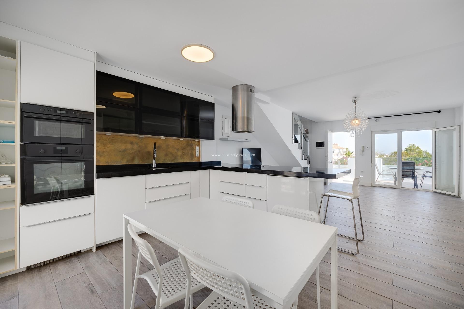 Resale - Villa - Torrevieja - Aguas nuevas