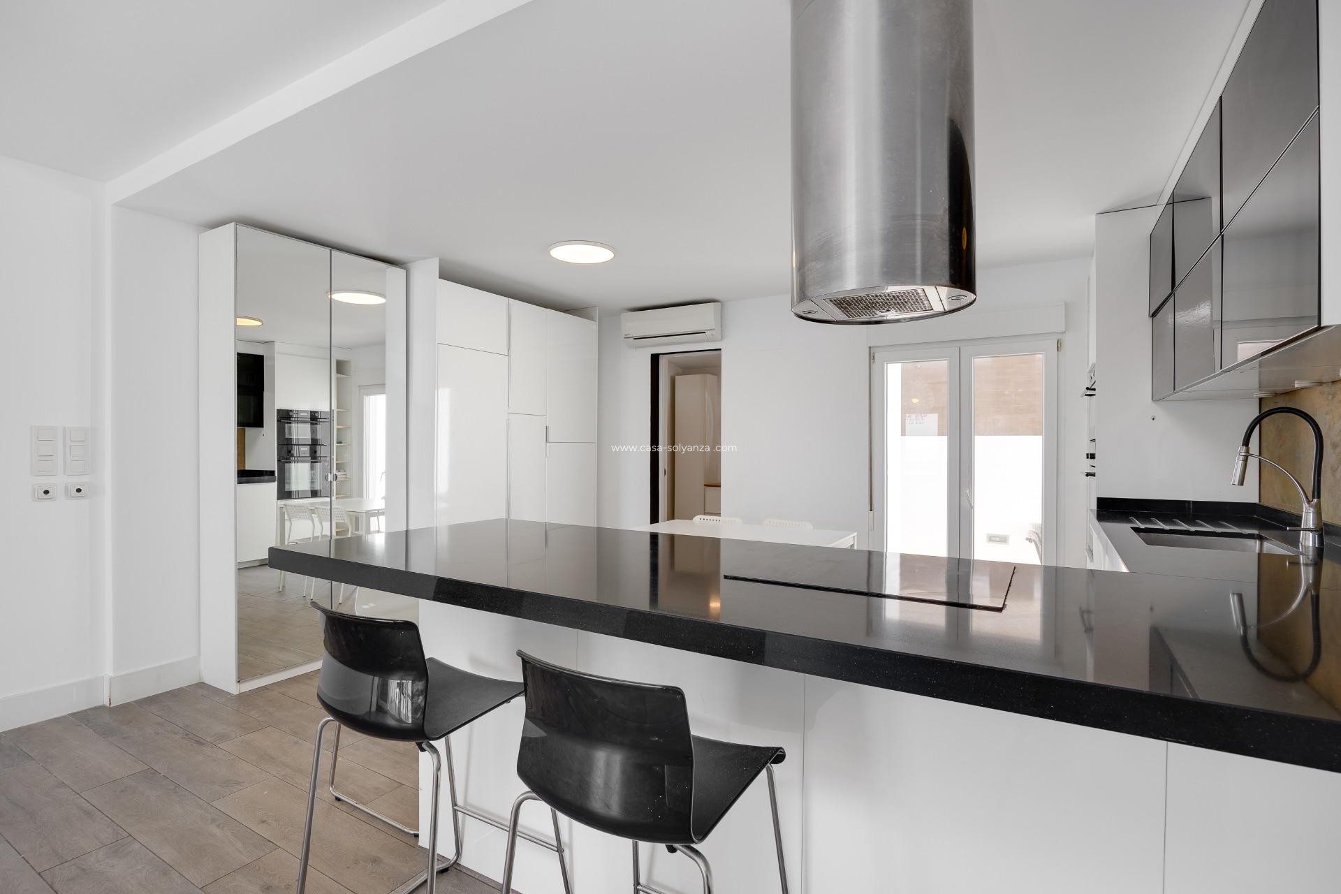 Resale - Villa - Torrevieja - Aguas nuevas