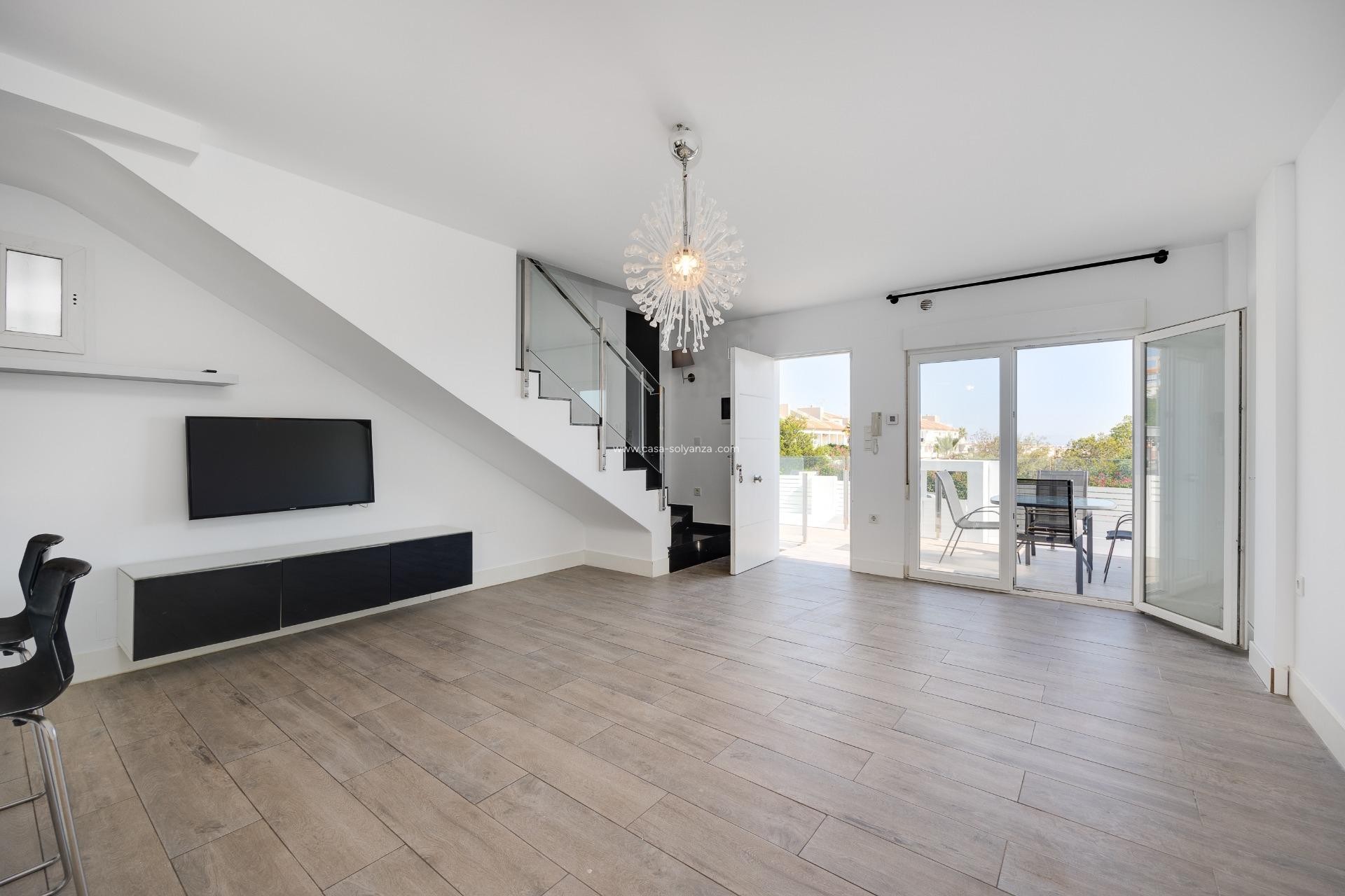 Resale - Villa - Torrevieja - Aguas nuevas