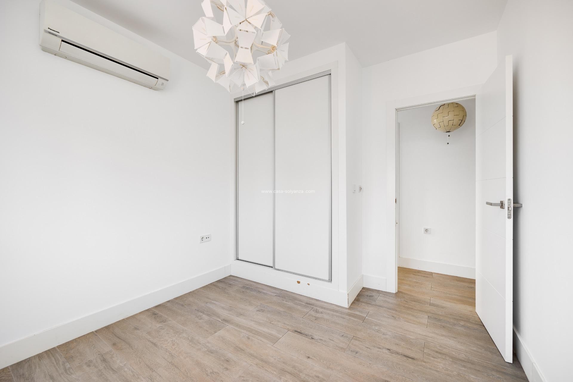 Resale - Villa - Torrevieja - Aguas nuevas