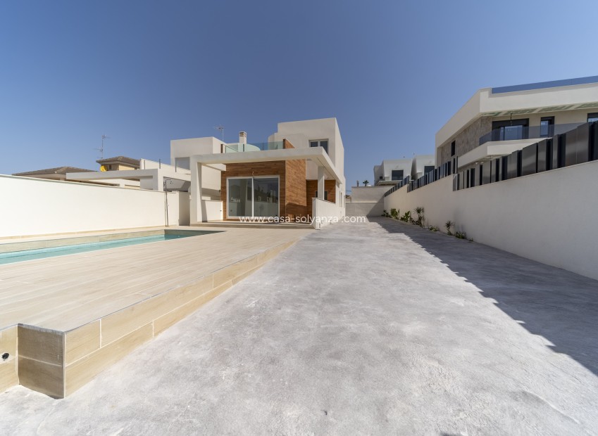 Resale - Villa - Torrevieja - Aguas nuevas